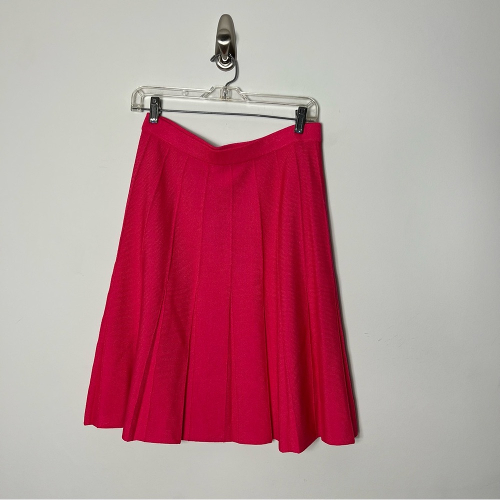 St. John Collection Pleated A-line Santana Knit Skirt, Size 10.